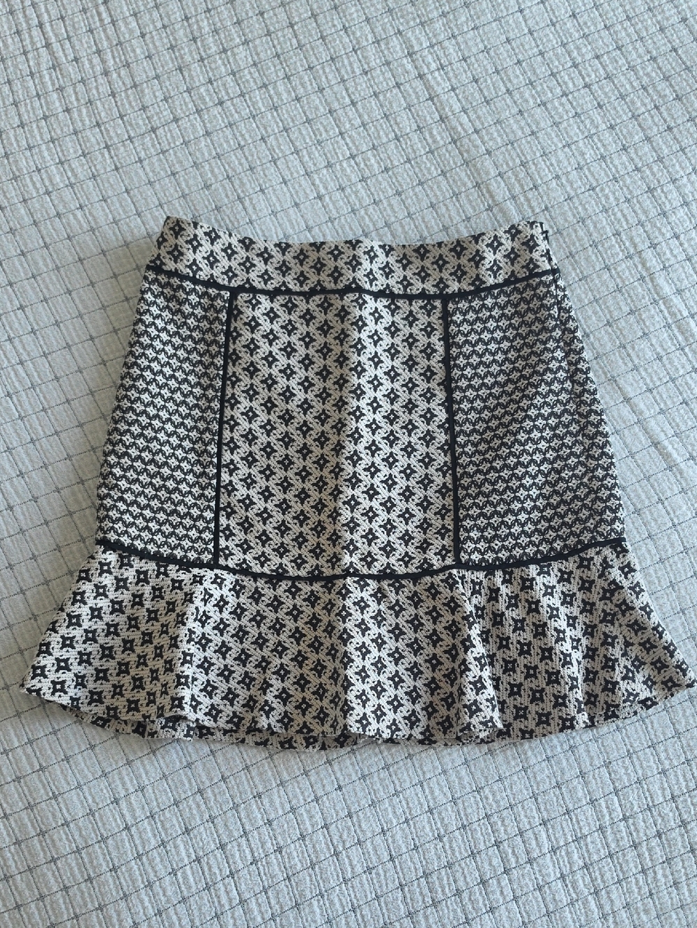 NWT Ann Taylor LOFT Black and White A-Line Ruffle Hem Mini Skirt
